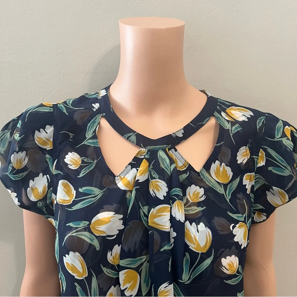 NEW Byron Lars Beauty Mark Floral Short Sleeve Blouse Navy Blue Size 12 NWT - Picture 2 of 9